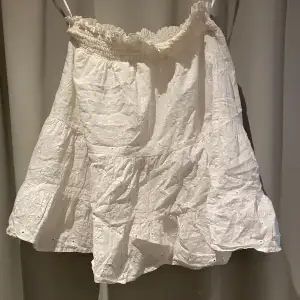 Vit kjol från Veras Moda skit fin till sommaren! 