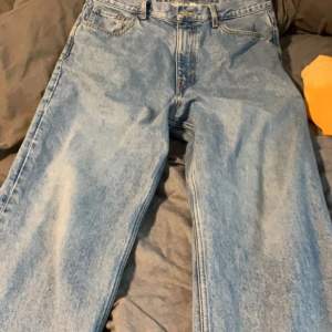 Pösiga jeans från weekday köpt för 600 säljer för 350