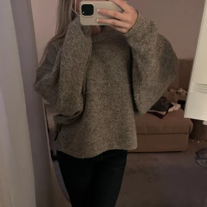 Stickad tröja - Säljer denna jättefina tröja från Carin Wester som jag inte använder längre🤍🤍