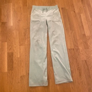 Juciy Conture i xs  - Säljer nu dessa då de inte kommer till Användning. Använda max tio gånger🙌 har inga skador eller är inte sönder någonstans, säljs för 390kr + frakt, men kan gå ned något vid snabb affär!💘 betala via swich, kontakta mig vid intresse😍