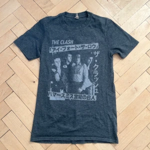 Gildan the clash t shirt - Fin band tisha ”the clash” gildan tröja storlek small