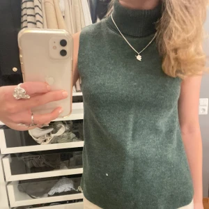 Mörkgrön tröja🥰 - Supersnygg! Kommer ej till användning 🥰