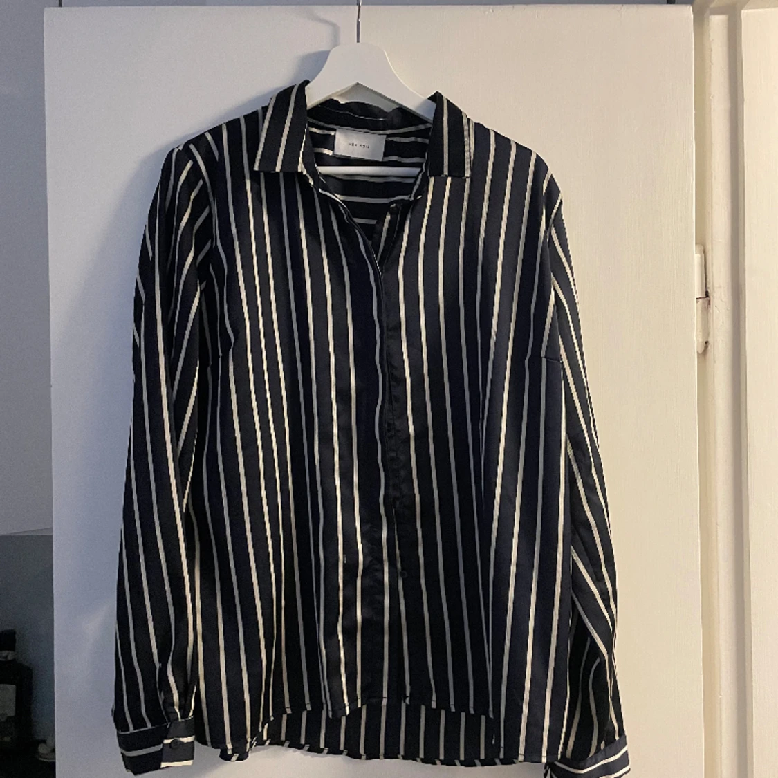 Randig Neo Noir blis