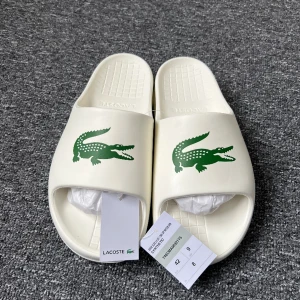 Lacoste tofflor - Helt ny och oanvänt, köpte fel storlek från zalando.
