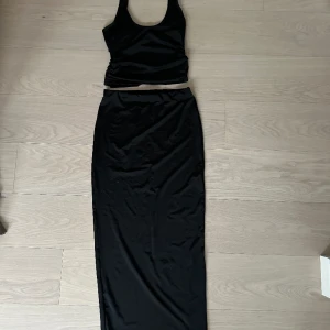 Kjol och topp - Gulligt set med kjol och topp 