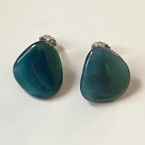 Örhängen  - Clipsörhängen med bergslagssten  Stämplat 835 Äkta silver 