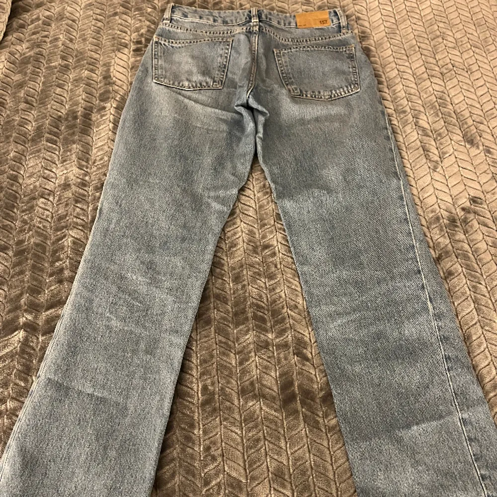 Fina blåa lågmidjade jeans från Lager 157. Jeans & Byxor.