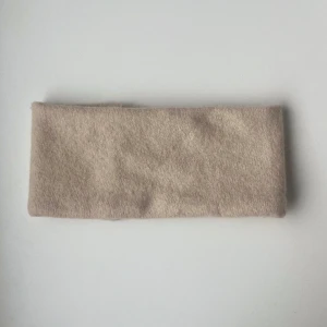 Pannband  - Beige pannband🤍 199kr + 39 kr frakt  Finns även i rosa 