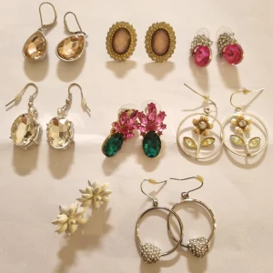 Fest örhängen  - 30 sek styck, paketpris vid köp av flera 