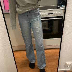 Supersköna jeans från Kappahl i bra skick💗 perfekt storlek för mig som är 170!