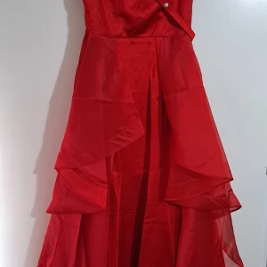 Dresses - Size M-L Bearly used Original price 5000kr New price 3000 but can go lower 