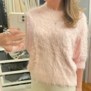 Superfin tröja🥰 - Superfin ljusrosa tröja! Aldrig använd, endast provad hemma💓 den är i storlek L men sitter fint på mig som har xs/s Nypris:499kr
