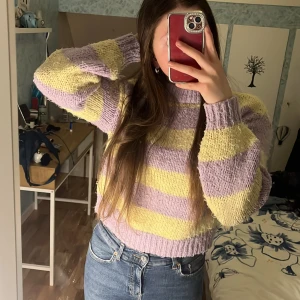 Fin tröja från Vero Moda - Stickad tröja från Vero Moda. Säljs för att den inte används längre. Köpt för 450kr