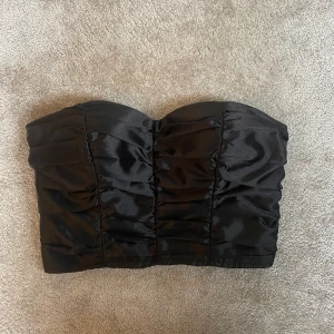 Korsettopp  - Korsettop från Nelly i storlek 38! 💕 Använd någon enstaka gång