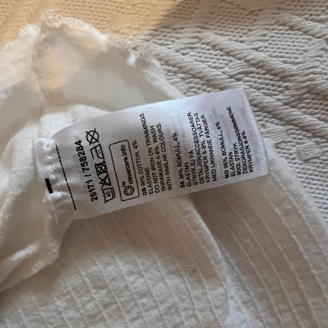 Simpel vit T-shirt med tryck - 91