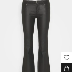 Only skinnbyxor - säljer dessa som ja beställde från Zalando för lite mer en en månad sen. Dom är i xxs 30 skulle säga att dom är ganska stretchiga så dom passar xs, men säljer då ja köpte i en förkort längd. Skriv om ni har nån fråga 💕