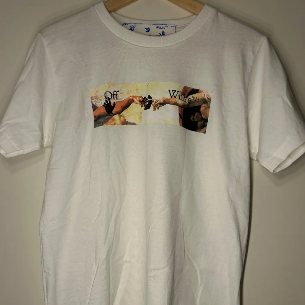 Off White Tshirt aldrig använd. Storlek M 1:1 kopia mycket bra kvalite. . T-shirts.