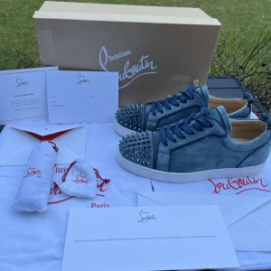 Christian Louboutin  - Tjaa, säljer dessa loubs i ett riktigt bra skick, skorna är använda fåtal gånger runt 5 gånger, Självklart ÄKTA orderbekräftelse finns.  BYTEN KAN VARA INTRESSANT
