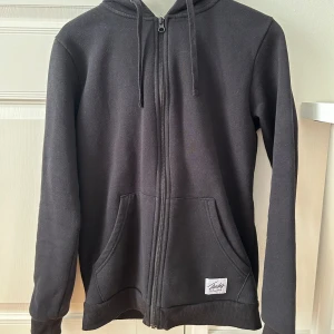 Zipup  - Skön zip hoodie från Frank Dandy i fint skick. Strl M