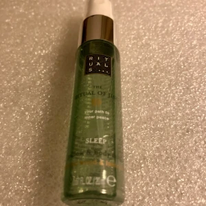 *NY*Jing Sleep Pillow&Bodymist, 20 ml, Fr Rituals  - Ny oanvänd. Sacred Wood & Lavender.