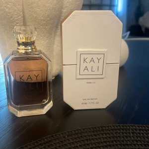 KAY ALI - KAY ALI Musk .. Har alldeles för mycket parfymer så valde att släppa denna godingen 👌🏽endast använd 2ggr .. 