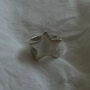 Ring L8 Hasselblad  - Säljer min FKN STAR ring från L8Hasselblad. Kommer ej till användning. 