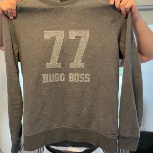 Hugo boss tröja - Använd fåtal gånger köpt för 1599kr  Säljs då den är förstor 