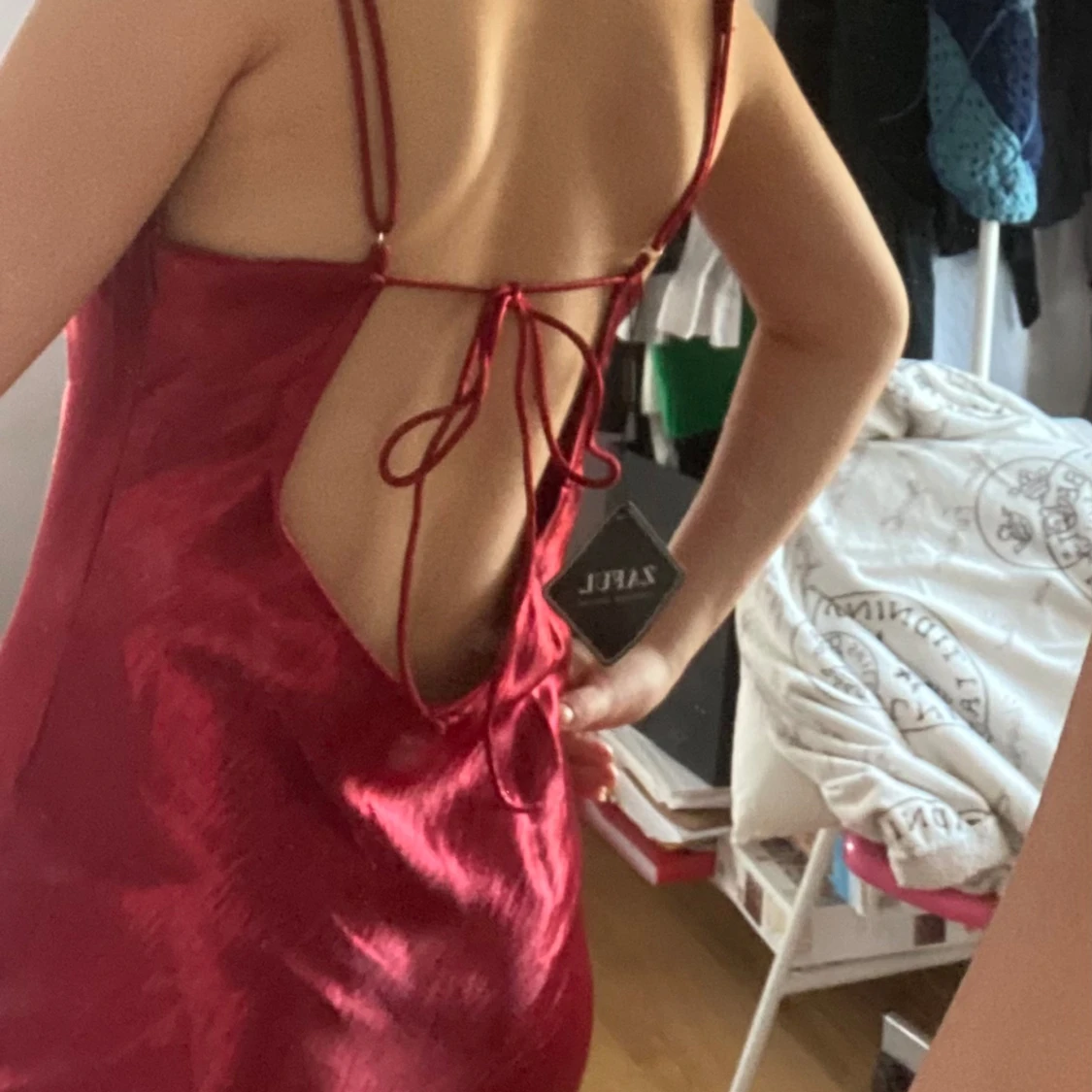 Röd satin balklänning - 92