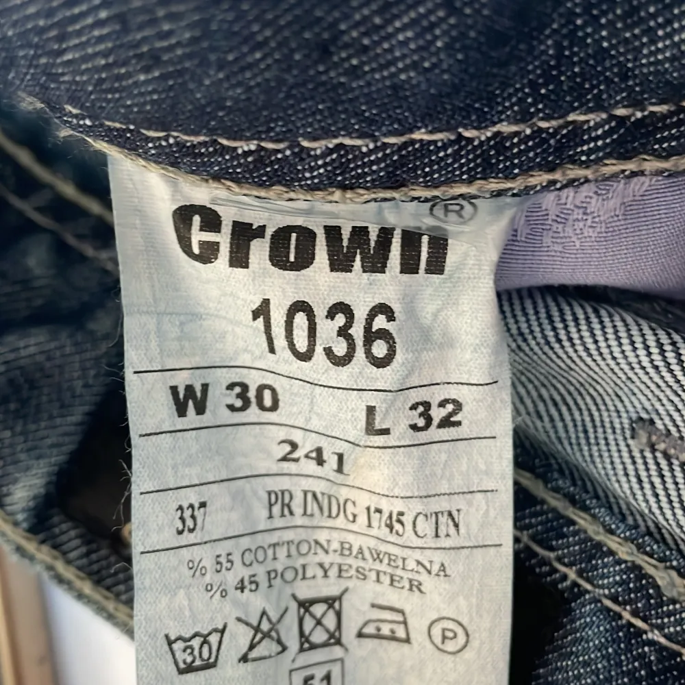 Jätte fina crown jeans köpta här på Plick säljer för att dom inte passade mig.. Jeans & Byxor.
