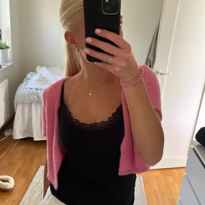 rosa kofta - jättefin rosa kofta/bolero💓går att knäppa eller ha öppen utan att det syns