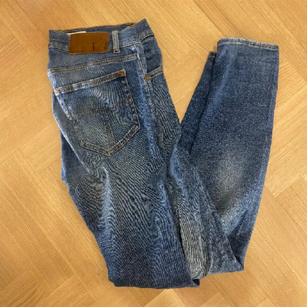 Säljer dessa jeansen då dem är för stora för mig i midjan! I väldigt bra skick då jag bara testa Jeansen. Hör av er om frågor & bilder:). Modellen heter ”Pistolero”. Jeans & Byxor.