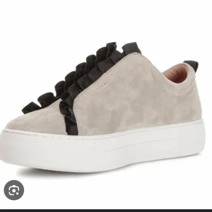 K Cobler  - Söker sånna skor i storleker mellan 39-41💓💓