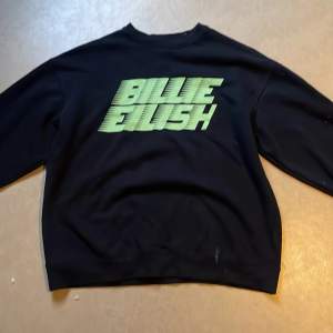 Billie eilish tröja från hm. Använd 5-6 gånger och den är i jättebra skick😊