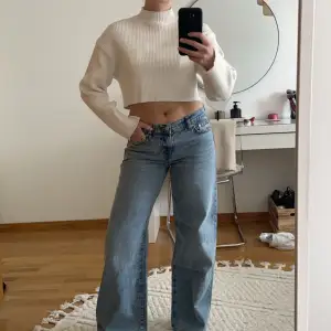 Mycket bra skick, endast använt ett fåtal gånger💕 funkar lika bra till högmidjade som till lågmidjade jeans, alternativt kjol🥰