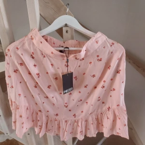 Sommarkjol, Pieces, str S, ny med prislapp, nypris 299,95 kr - Ny med prislapp