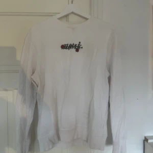 H&M DIVIDED Sweatshirt  - Sweatshirt från H&M i använt skick. Storleken är M. 