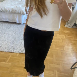 Tight lång kjol! - Jättefin tight långkjol med slits på sidan! Den är i ett bra skick😍