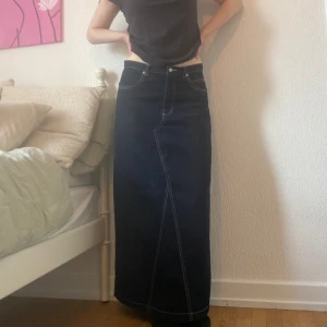 Långkjol  - Snygg jeanskjol! Från märket Coco, köpt secondhand! Stl 40 men passar mig som brukar ha 36/38, Frakt tillkommer 🌷 