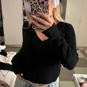 Söt topp - En gullig tröja från lager 157. Aldrig använd. Ribbad och v ringad