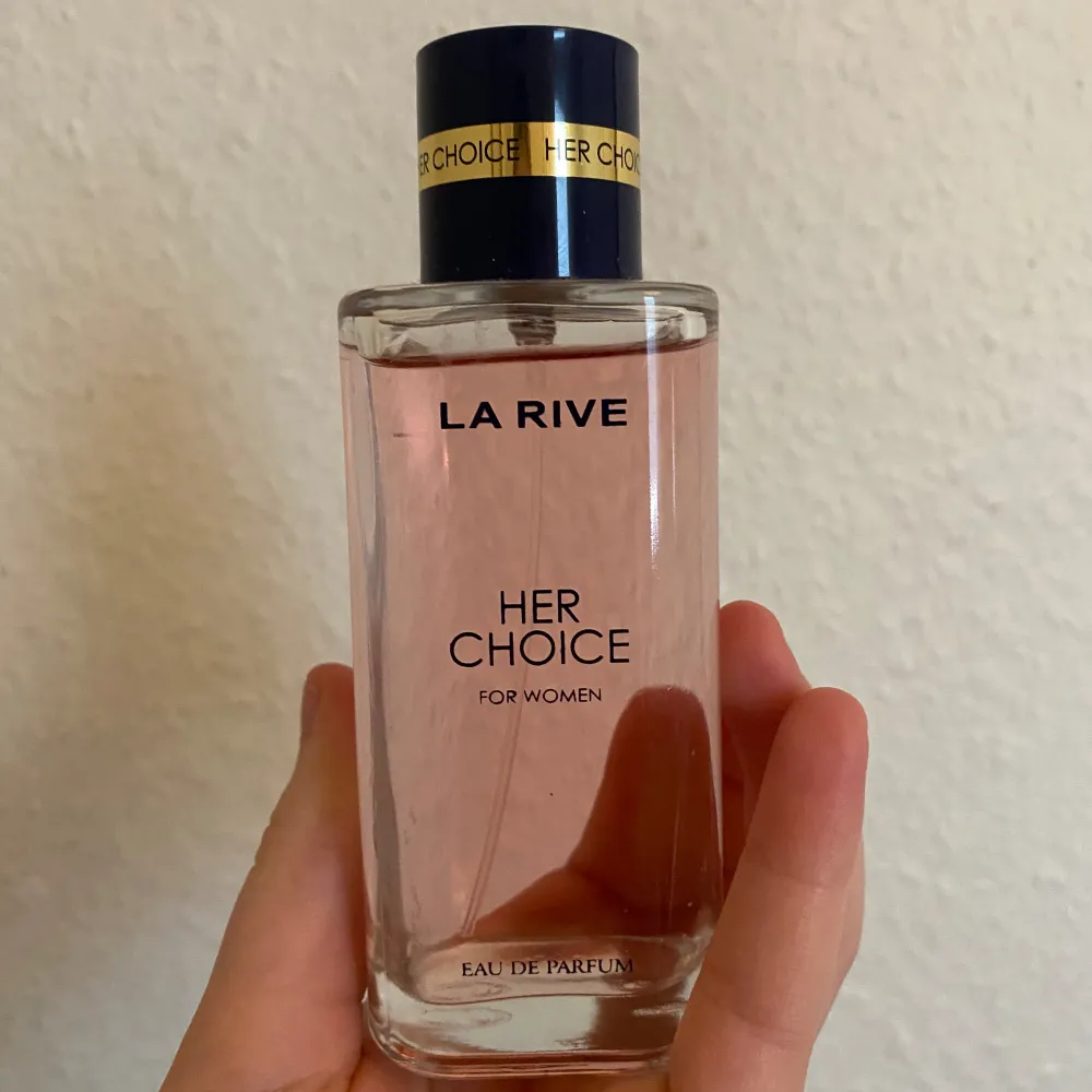 Parfym från La Rive Her Choice, parfymen är en dupe på Armani My Way. Jag har ändats testat den två gånger!💕. Övrigt.