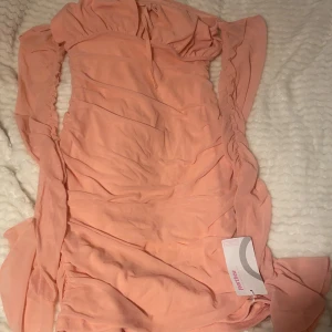 Klänning - Väldigt snygg sommar klänning i storlek m passar även S säljs för 100 kr