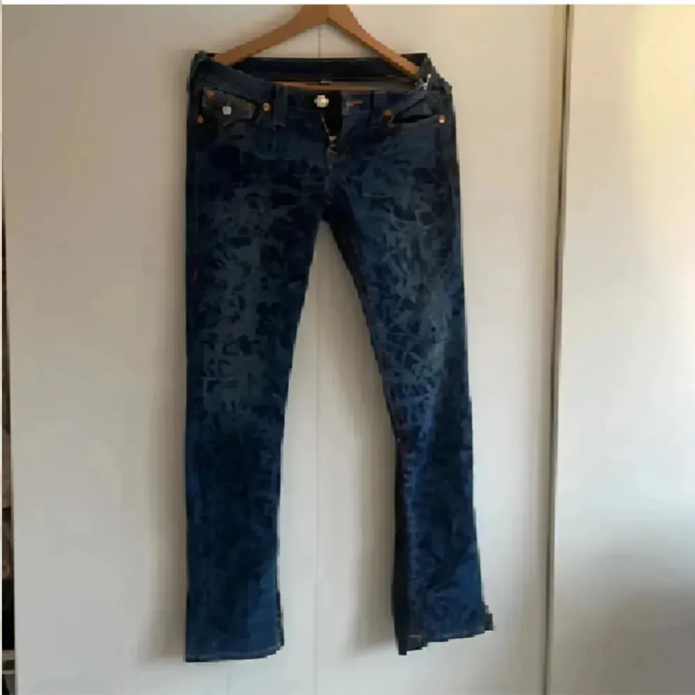Unika low waist Trueys, har inte blivit använda sen de köptes. Priset kan diskuteras vid snabb affär💕. Jeans & Byxor.