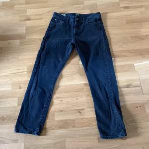 Svarta Jack and Jones jeans i storlek 30/32