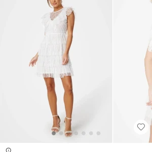 Student klänning - Hej intressekoll på denna jättefina klänning från bubbelroom. Strl S  Helt ny och oanvänd Säljes pågrund av att jag hittat en annan studentklänning och det är försent att skicka tillbaka💗Kan självklart fixa egna bilder vid intresse! Säljs vid bra bud