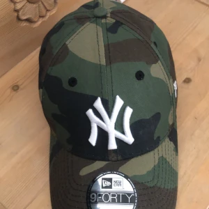 Helt ny NY keps kamuflage  - Helt ny NY keps limited använd ett fåtal gånger