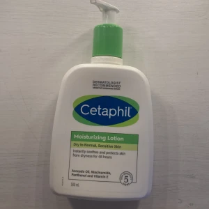 En knappt använd lotion/mouisturizer - Använd 2 gånger köpte den för någon månad sedan och väl rengjord.