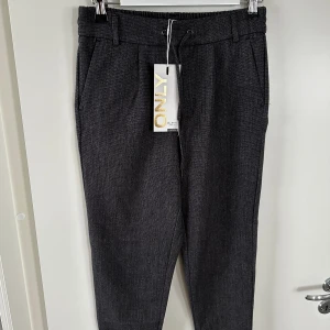Kostymbyxa  - Kostymbyxa från only med prislapp kvar. 