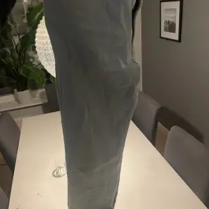 Woodbird jeans som inte kommit till användning, modell leroy 