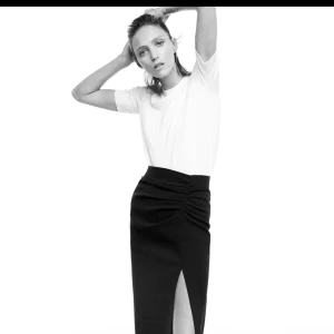 Stickad T-shirt  - Stickad baströja, i vaniljvit färg, SUPER skönt material