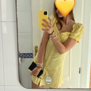 Gul sommarklänning💕 - Sööötaste sommarklänningen💛så skön och luftig! Storlek 34